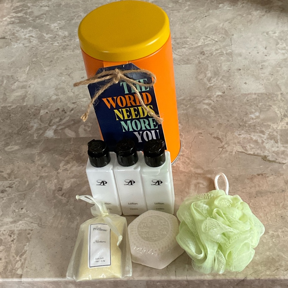 Orange Gift Set with Lotion and Bath Accessories